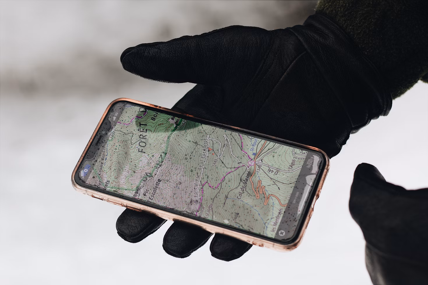 Mengenal GPS Tracker untuk Kendaraan: Definsi, Jenis Armada, dan Alasan Anda Perlu Memasangnya!